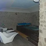 Relais Borgo Campello * كامبيلو سول كليتونو