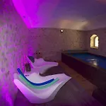 Relais Borgo Campello * كامبيلو سول كليتونو
