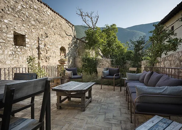 Relais Borgo Campello Casa de Campo *